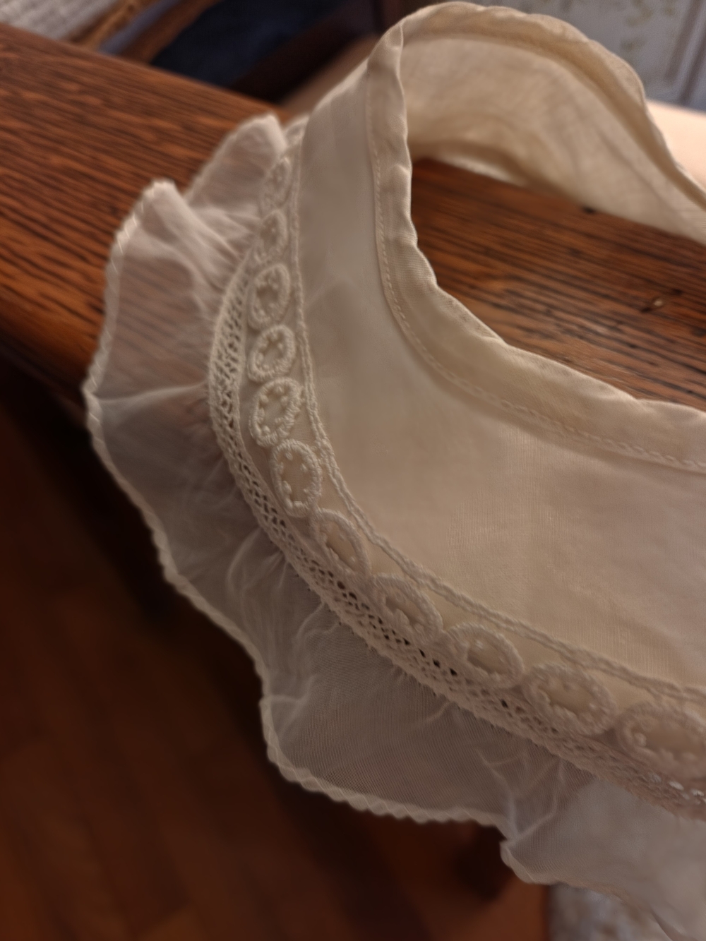 Vintage Textured Collars - Picture 8 of 9